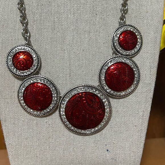 NWT Scroll by Dillard’s Elegant Red & Silver Necklace #J3 - Picture 3 of 6